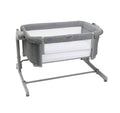 Chicco Next2Me Magic Evo, Beistellbett für Babys, mit Schaukelmodus, Kippfunktion, aufklappbarem Seitenteil, Verstellbarer Höhe, 4 Rädern, inkl. Matratze und Reisetasche, Dunkelgrau